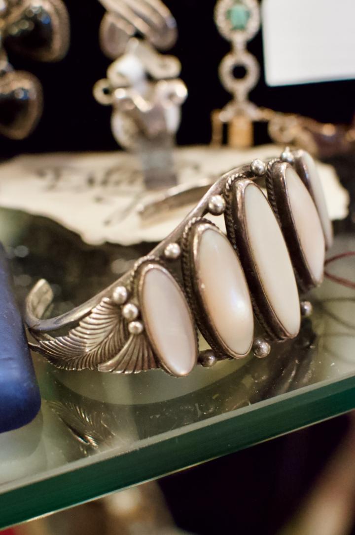 Shop Navaho American Indian vintage mother of pearl bracelet | Hunt & Gather