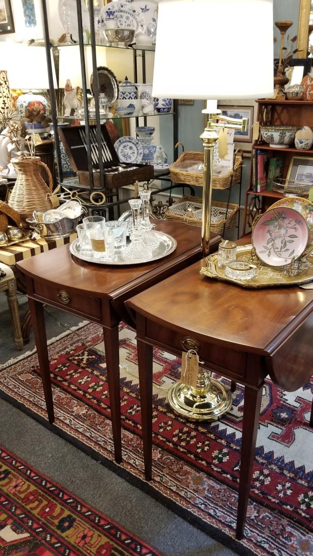 Shop Vintage pair of Drexel Heritage Pembroke drop leaf tables. Drawer on one side with faux drawer on the the other. Versatile.  | Hunt & Gather