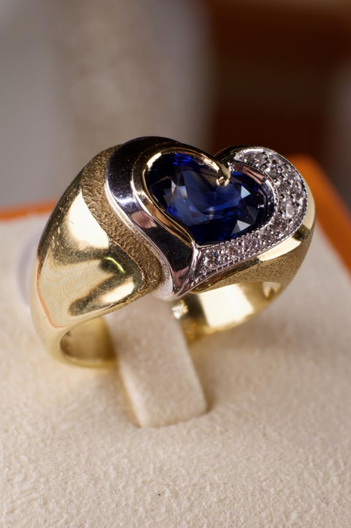 Shop Heart shaped sapphire ring 1.25 CT w/ diamonds | Hunt & Gather