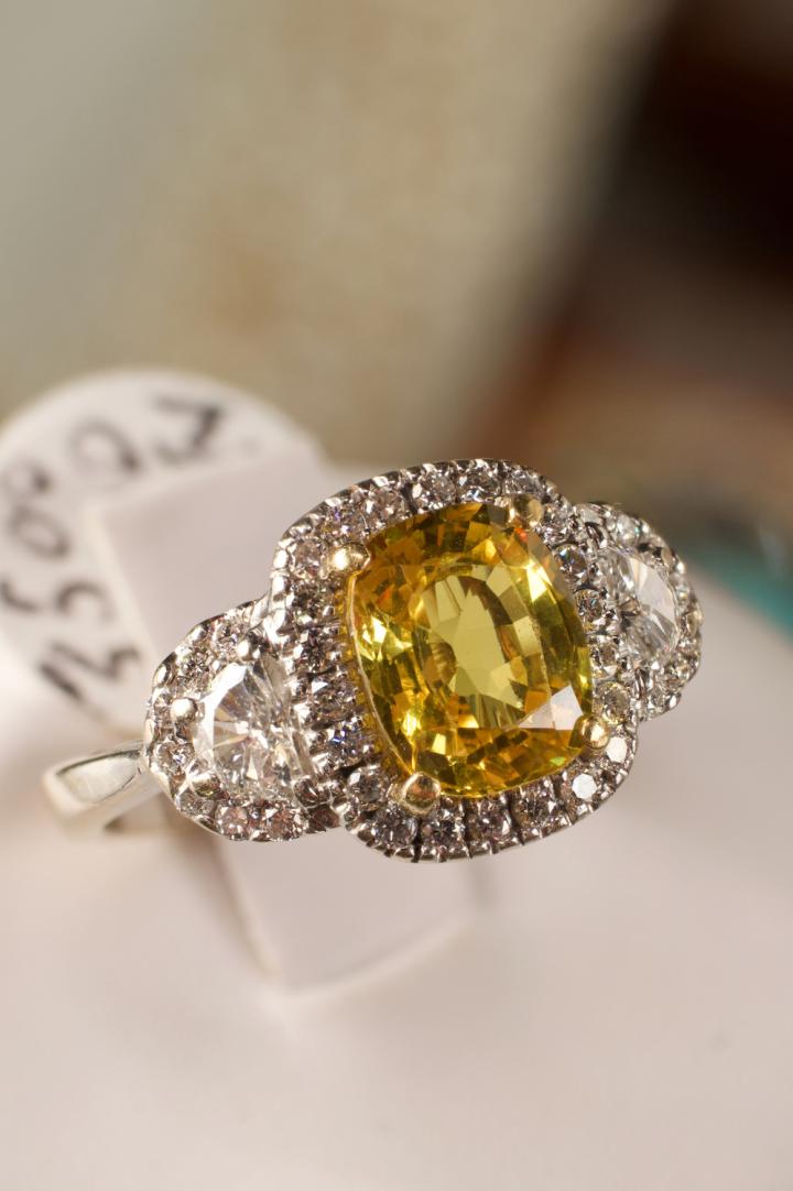 Shop 18K gold ring w/ 1.86 CT cushion cut yellow sapphire | Hunt & Gather