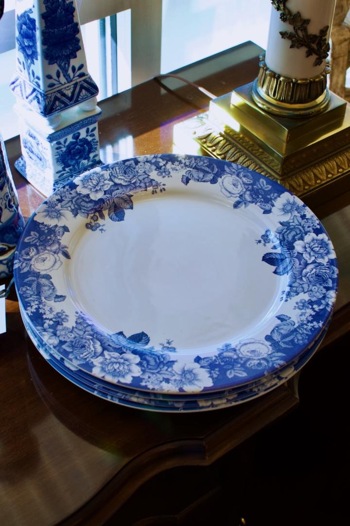 Shop Set of 4 blue & white dinner plates | Hunt & Gather