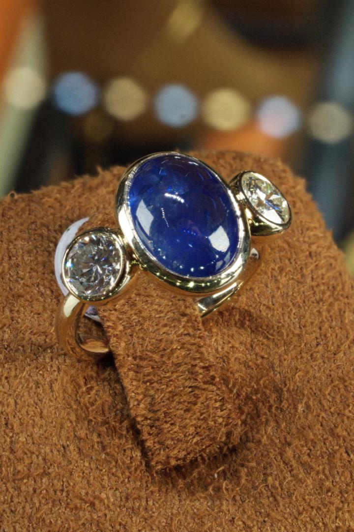 Shop 14K gold cabochon sapphire 6.58CT ring | Hunt & Gather