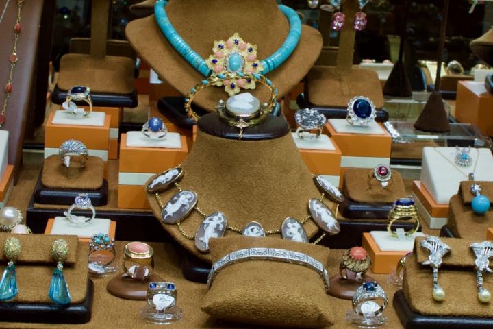 Shop  | Hunt & Gather