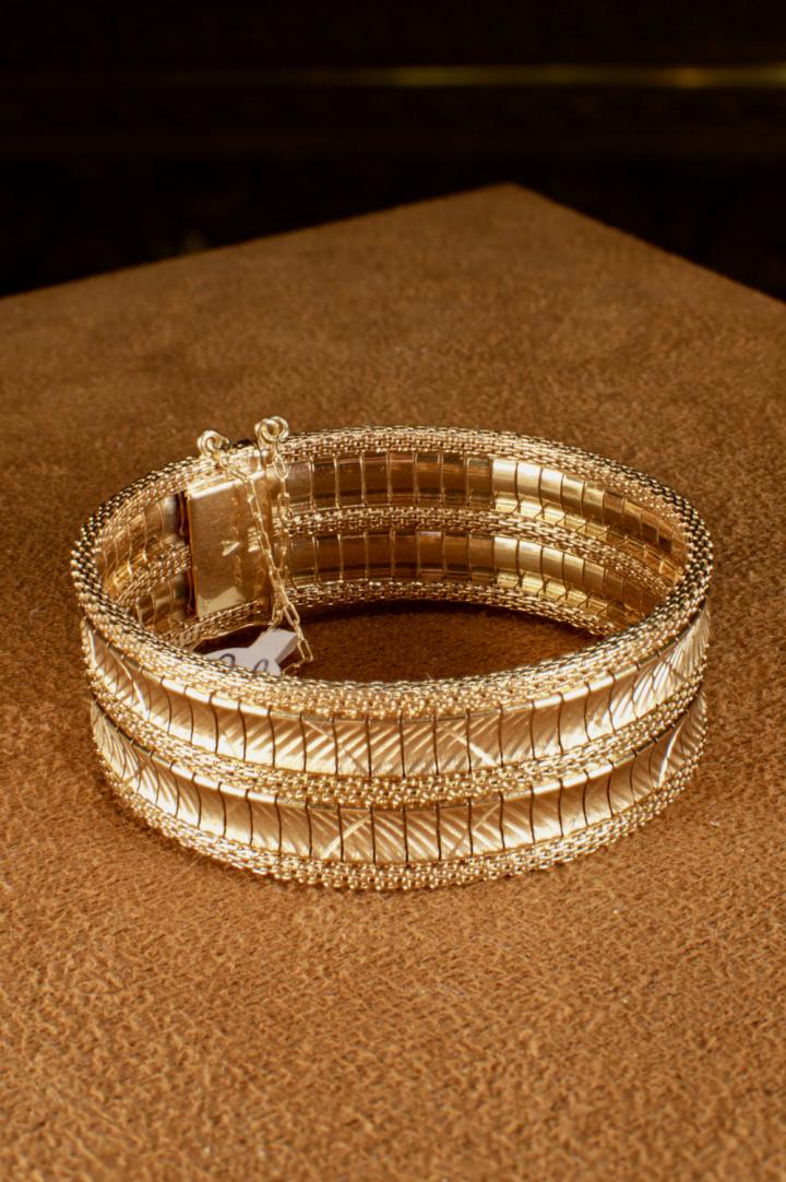 Shop 14K mesh bangle | Hunt & Gather