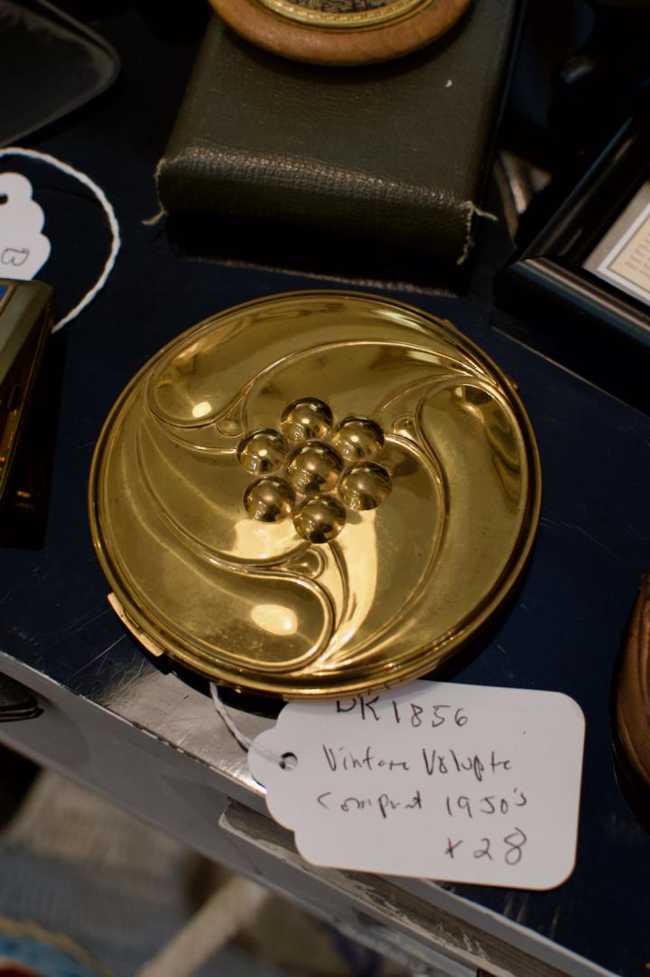 Shop Vintage Volupte compact - 1950’s | Hunt & Gather