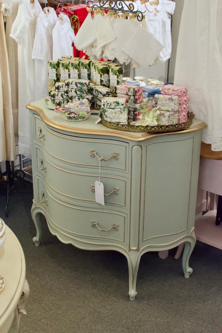 Shop Vintage Drexel chest of drawers | Hunt & Gather