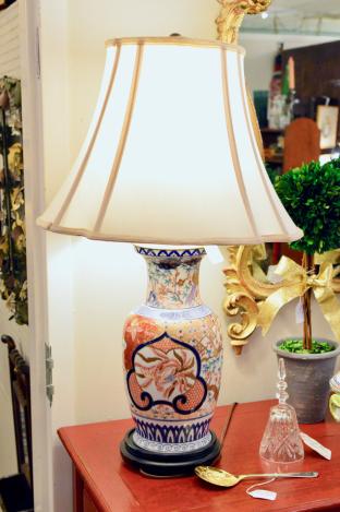 Large Imari lamp - beautiful colors