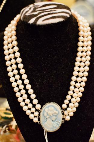 Lovely real shell pearl 3 strand necklace