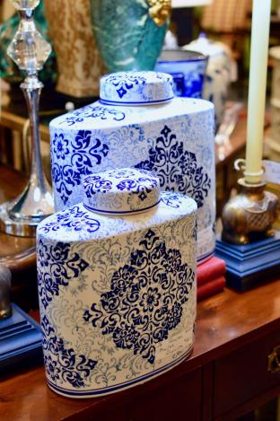 Porcelain blue & white ginger jar