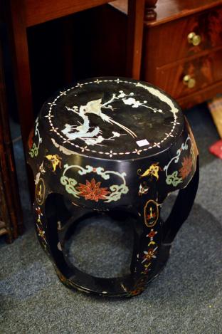 Chinoiserie seat w/ inlay