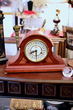 Tambour chiming winding mantle clock
