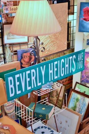 Beverly Heights street sign