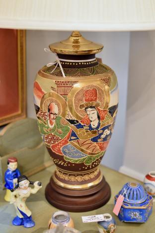 Japanese marriage porcelain lamp
