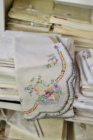 Pretty tea cloth w/ embroidered flowers