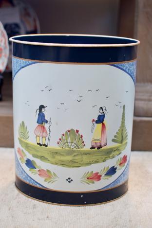 French tin trash can