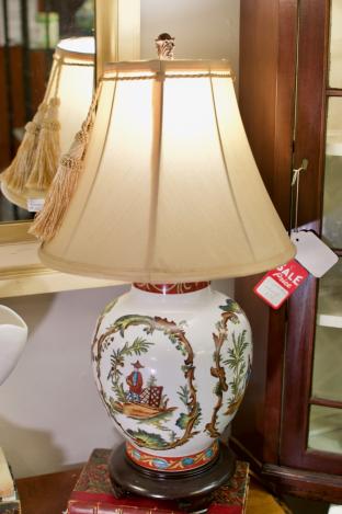 Chinese hand painted porcelain lamp