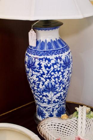 Early blue & white lamp