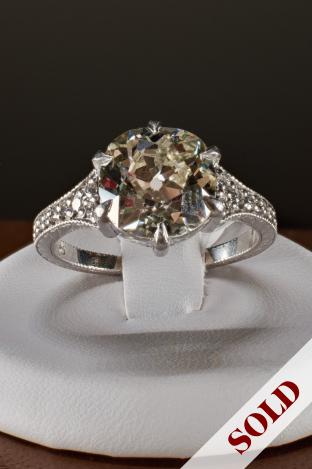 Platinum & diamond engagement ring