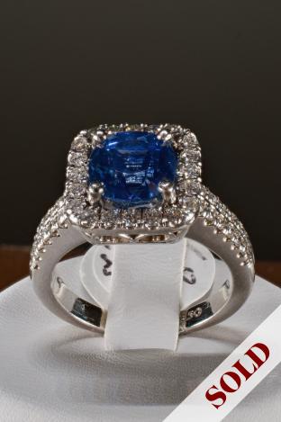 Blue sapphire & diamond ring