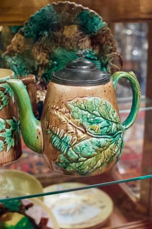 Teapot w/ fern & foxglove