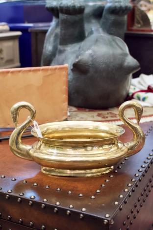Double swan brass bowl