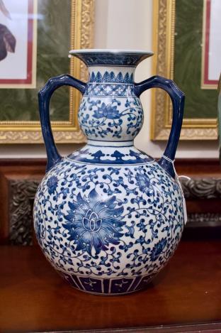Blue & white vase w/ handles