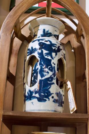 Blue & white Chinese porcelain prayer vase
