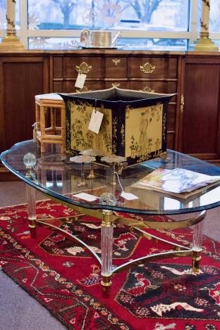 Cocktail table