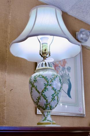 Beautiful lamp w/ trellis pattern