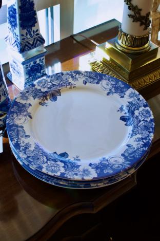 Set of 4 blue & white dinner plates
