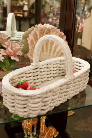 Ceramic strawberry basket