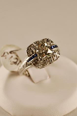Art deco style ring in 18K gold