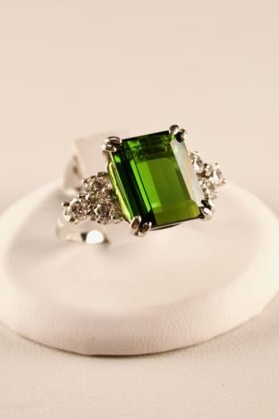 14K green tourmaline & diamond ring