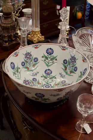 Mottahedeh design porcelain bowl