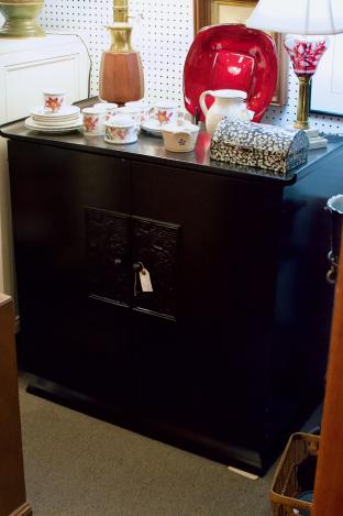 Black lacquered cabinet - 10 drawers