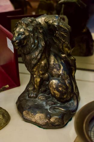 Vintage Jennings bros. Bronze lion & mouse