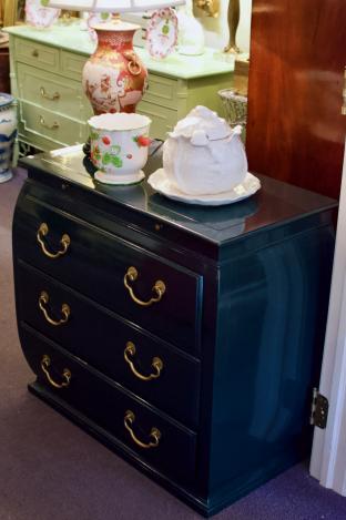 Hekman lacquered chest
