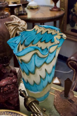 Krosno, Poland handkerchief pulled feather art glass vase