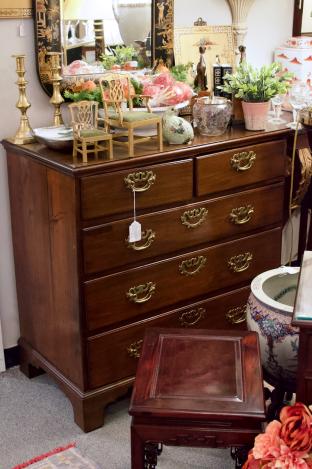 Fabulous 18th century solid mahogany chest