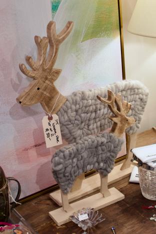 Wooden deer set of two