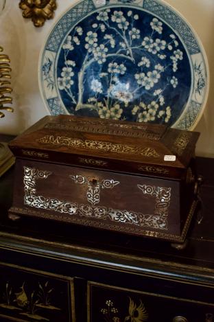 Inlaid tea caddy