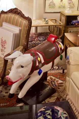 Carousel pig