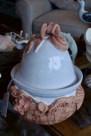 Pottery w/ fish / sea shells covered dish