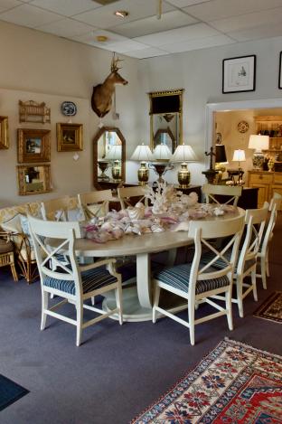 Modern style dining table