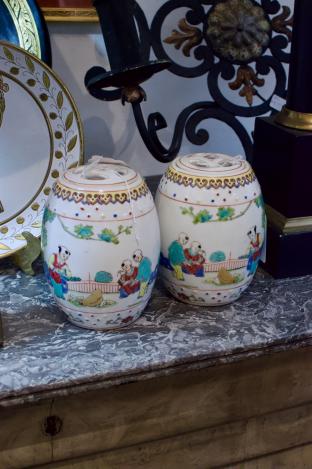 Pair of Chinese lidded jars