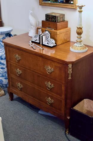 Henredon 3 drawer chest