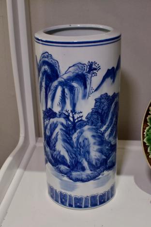 Blue & white cylindrical vase
