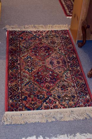 Karastan rug 2.6’ x 4’