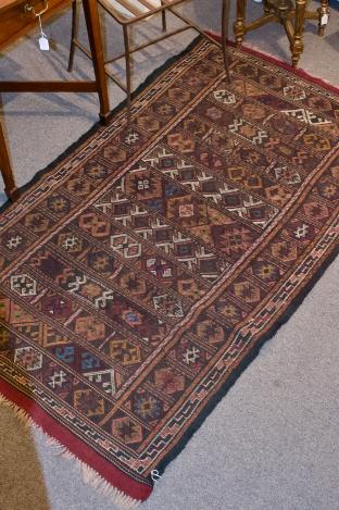 Hand made rug 3.3’ x 5.6’