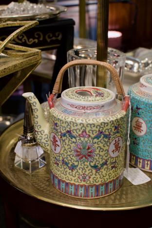 Vintage “Mun Shou” tea pot